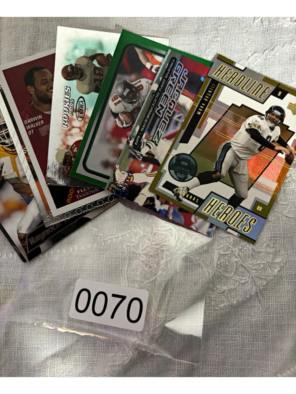 Fleer 2000 NFL Football 10 Card Lot Aaron Brooks, Warrick Dunn, Walker